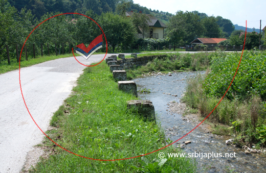 Zaštitno kamenje pored puta, Donja Borina, Mali Zvornik