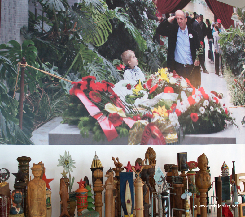 Pozdrav Josipu Brozu Titu / House of Flowers and 25 May Museum, Belgrade, Serbia