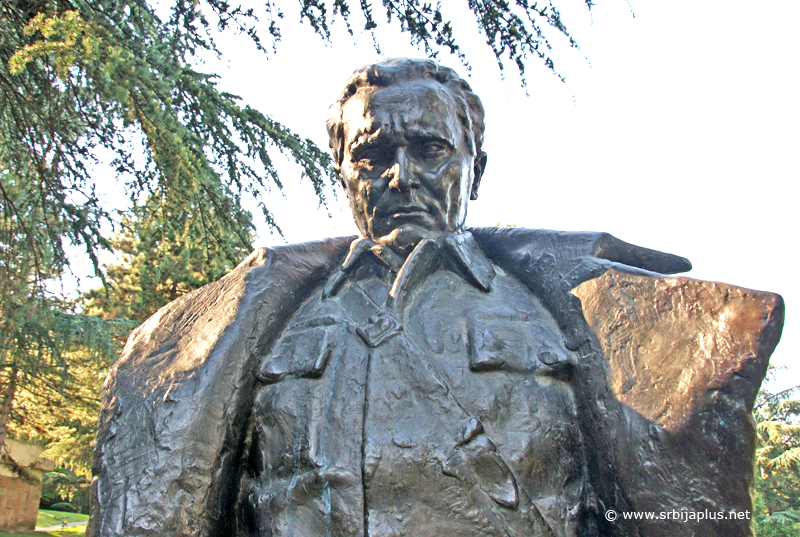 Antun Augustinčić (1900-1979), Spomenik Maršalu Titu, 1948 / House of Flowers and 25 May Museum, Belgrade, Serbia