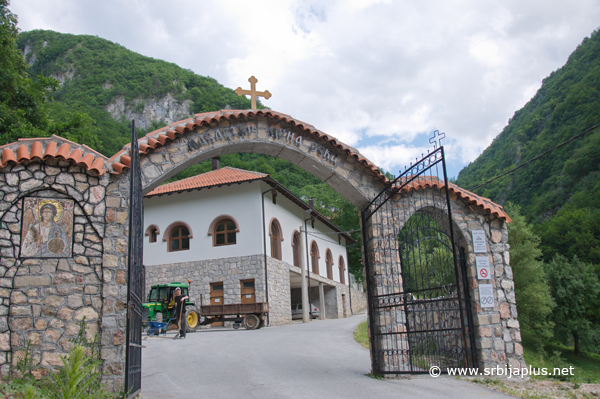 Manastir Crna reka - Manastirska kapija