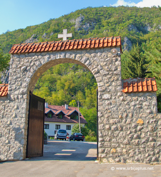 Manastirska kapija, Manastir Klisura, Dobrače, Arilje