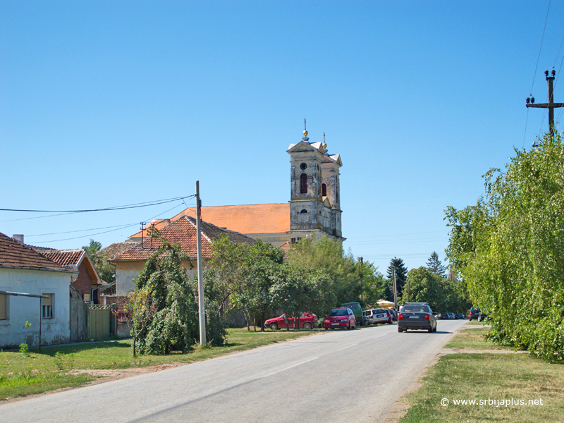 Pogled na crkvu Marije Magdalene na putu za Novi Bečej