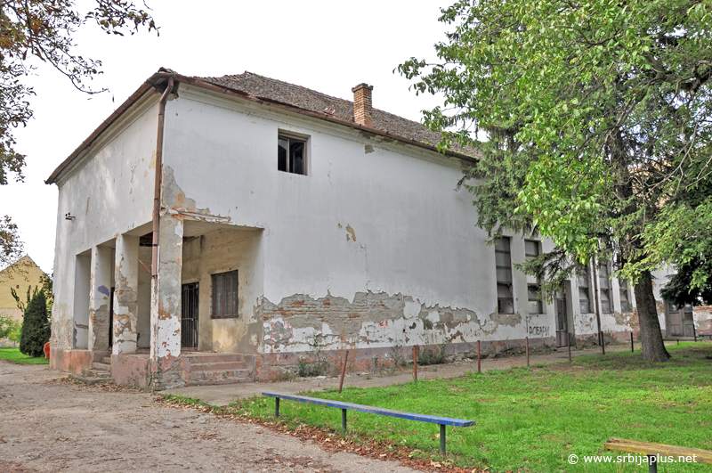 Tomaševac - Napušten Zadružni dom