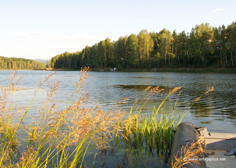 Vlasinsko jezero - letnja panorama jezera