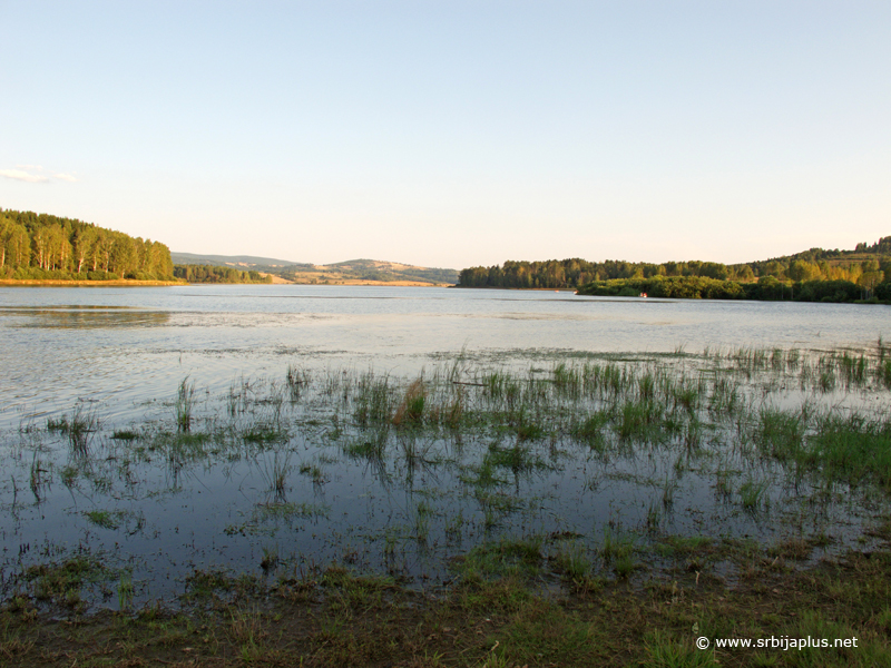 Vlasinsko jezero - panorama jezera