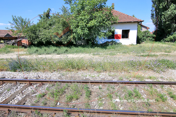 Železnička stanica Laćarak