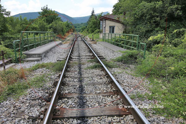 Ulazak u stanicu Ostrovica iz pravca Pirota