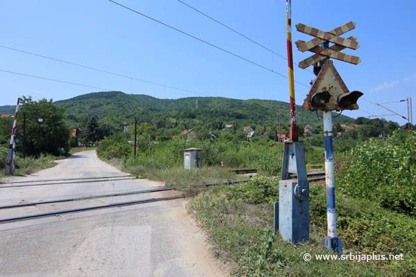 Saobraćajna signalizacija na pružnom prelazu Supovački Most