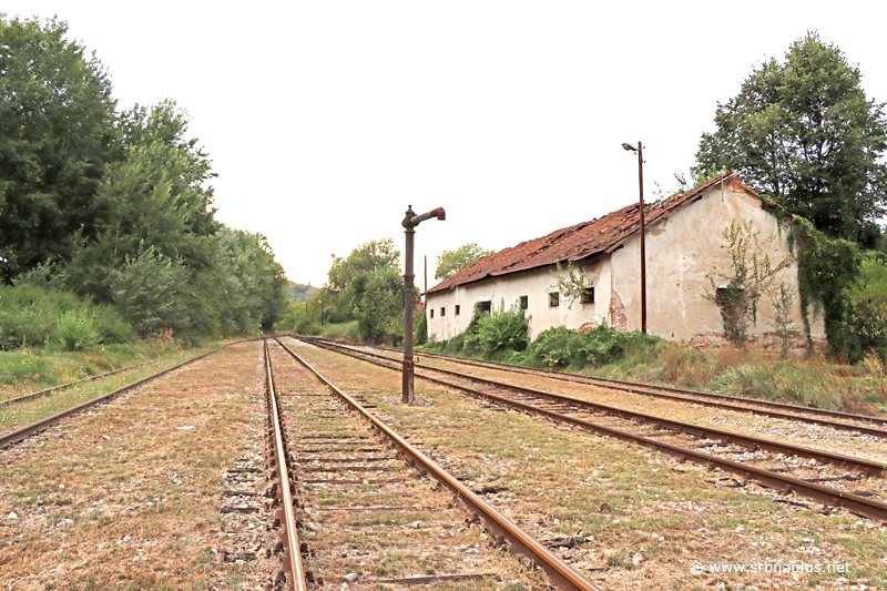 Železnička stanica Brusnik - Panorama stanice sa vodonapojnikom i staničnim magacinom