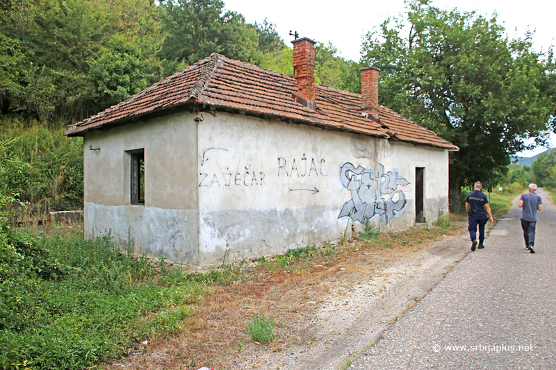 Železnička stanica Crnomasnica kraj puta za Rajac i Zaječar