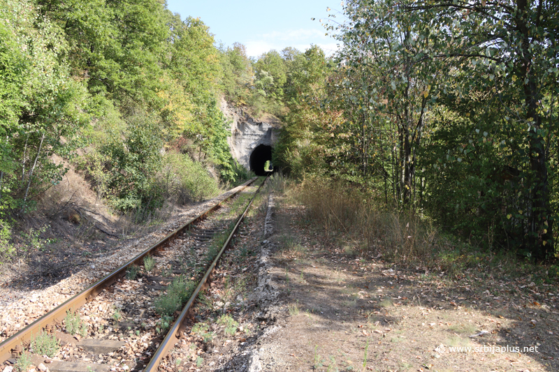 Železnička stanica Gornjane - Tunel na izlasku iz stanice