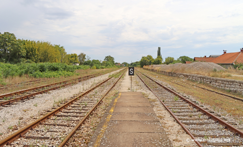 Železnička stanica Negotin - Stanični peron sa zankom STOP