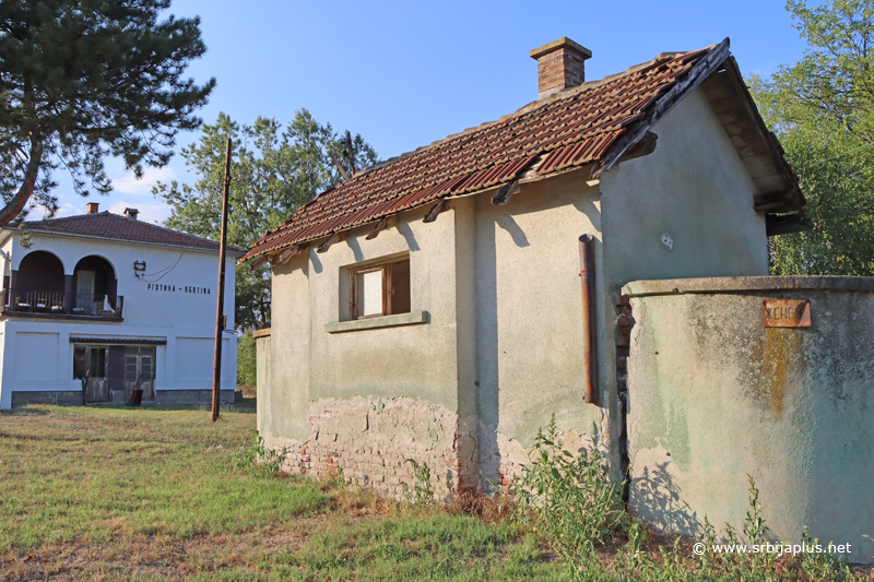 Železnička stanica Rgotina - nekadašnji obavezni stanični toaleti